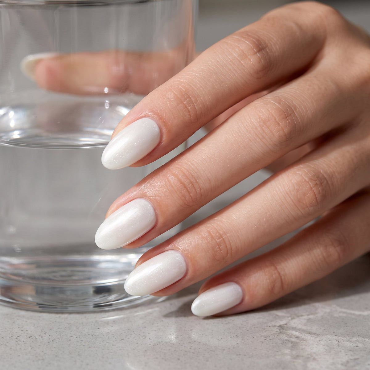 Naglar målade i #07 Pearl White